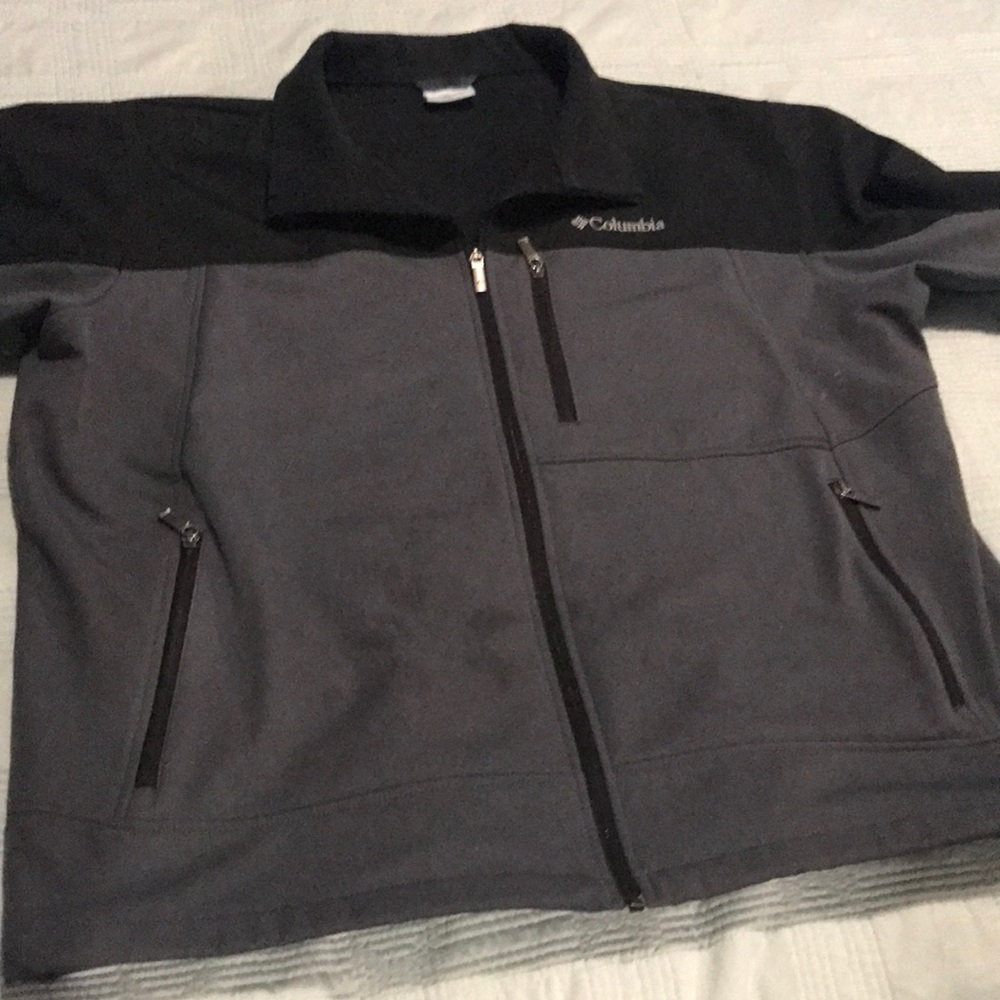 Columbia lightweight coat size XL. Seen better days but life left in it